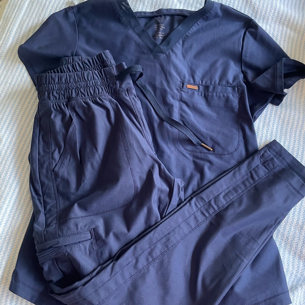 Cherokee Form Scrub set